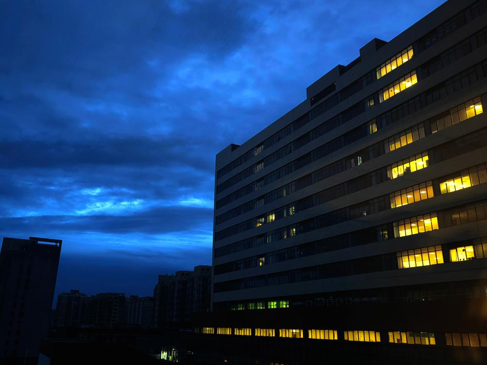 医院风景+《夜.jpg